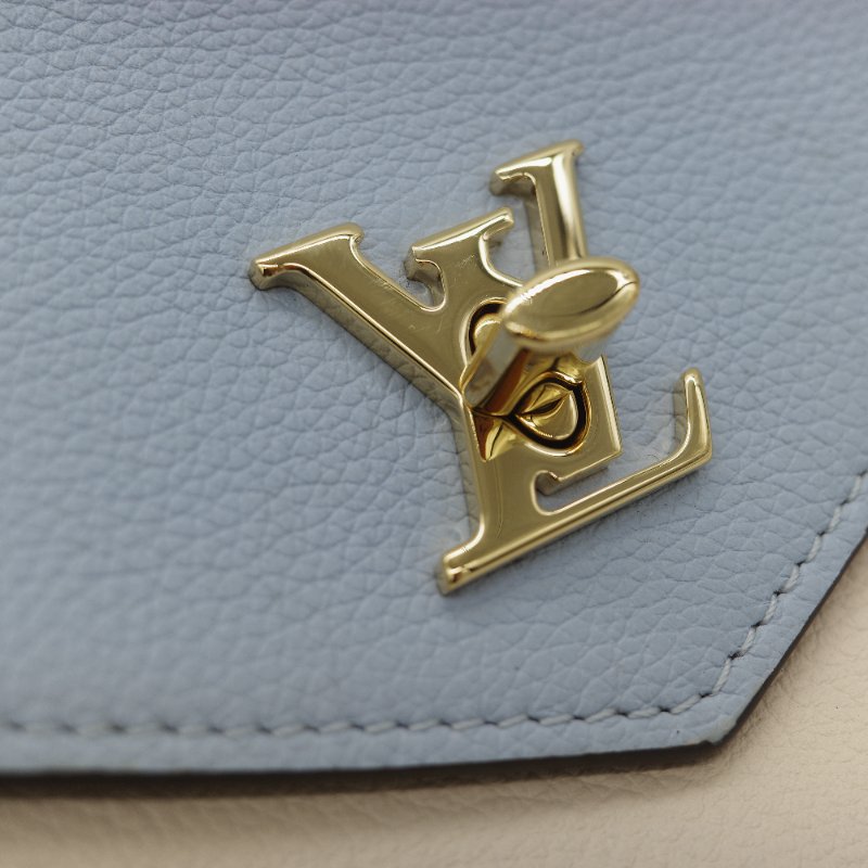 Louis Vuitton 路易威登 MyLockme 藍白雙色 小牛皮金屬鍊帶 翻蓋信封包-11