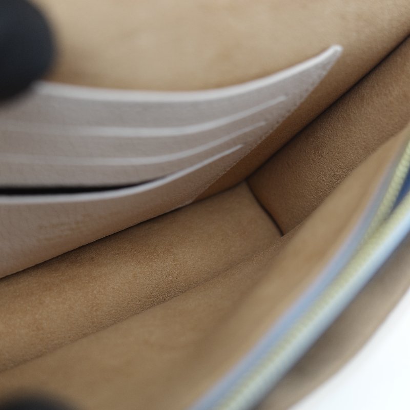 Louis Vuitton 路易威登 MyLockme 藍白雙色 小牛皮金屬鍊帶 翻蓋信封包-17