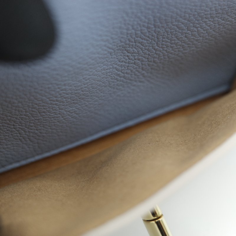 Louis Vuitton 路易威登 MyLockme 藍白雙色 小牛皮金屬鍊帶 翻蓋信封包-20