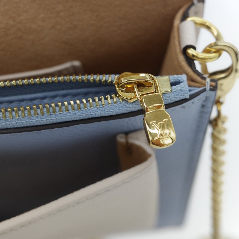 Louis Vuitton 路易威登 MyLockme 藍白雙色 小牛皮金屬鍊帶 翻蓋信封包-22