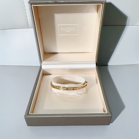 Bvlgari寶格麗 B.Zero1 系列  Logo 簽名鏤空手鐲