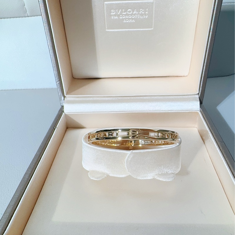 Bvlgari寶格麗 B.Zero1 系列  Logo 簽名鏤空手鐲，18K 黃金 S 號-3