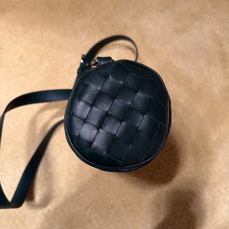 全新BOTTEGA VENETA Intrecciato 桶形斜背單肩包 BV-3