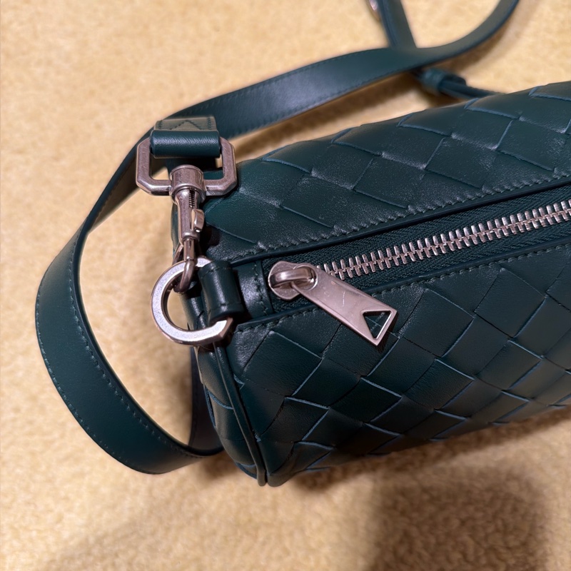 全新BOTTEGA VENETA Intrecciato 桶形斜背單肩包 BV-4