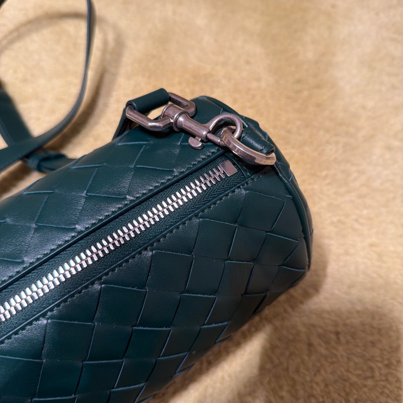全新BOTTEGA VENETA Intrecciato 桶形斜背單肩包 BV-5