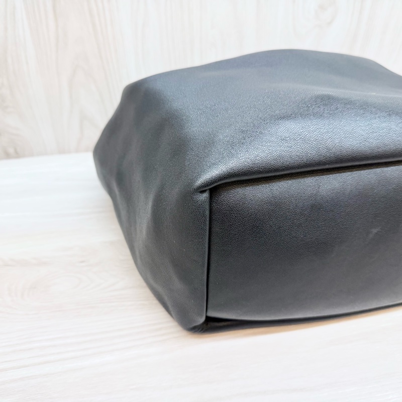 LOEWE✨黑小羊皮Squeeze HOBO BAG-20