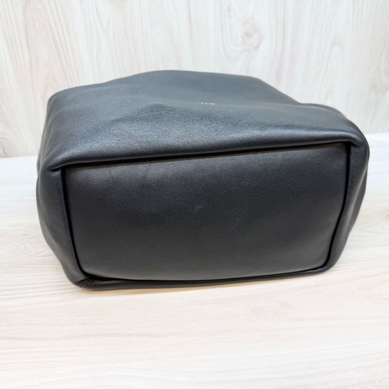 LOEWE✨黑小羊皮Squeeze HOBO BAG-21