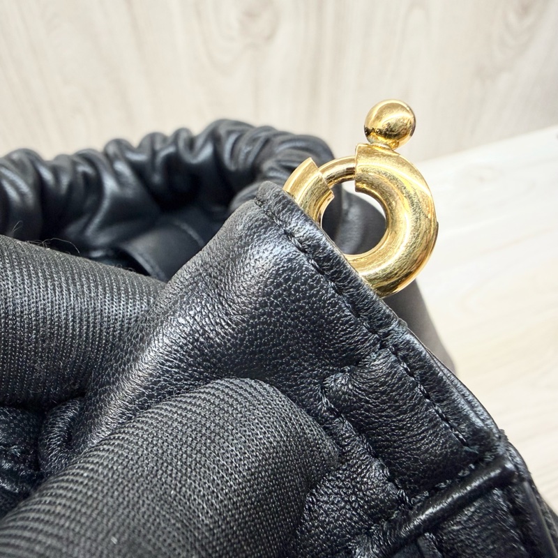 LOEWE✨黑小羊皮Squeeze HOBO BAG-27