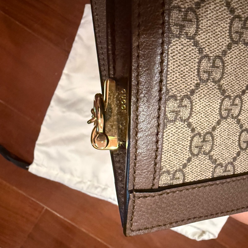 GUCCI 鏈條斜背包-6