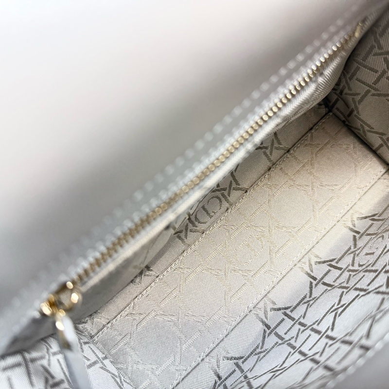 DIOR✨蛋白石灰MINI LADY DIOR黛妃包-8