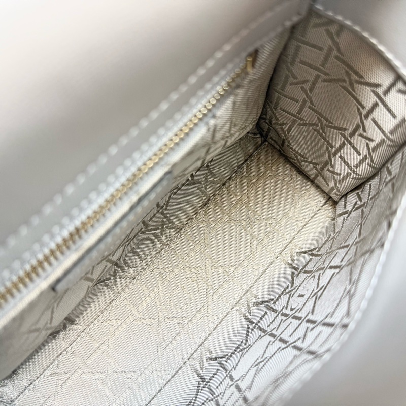 DIOR✨蛋白石灰MINI LADY DIOR黛妃包-18