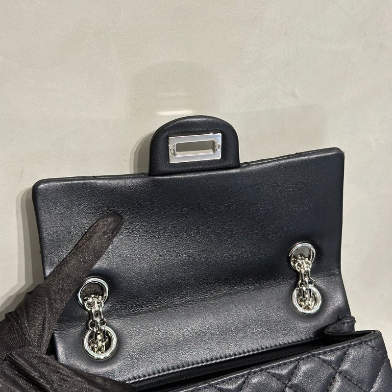 CHANEL 2.55經典口蓋包 20 - 黑銀-8