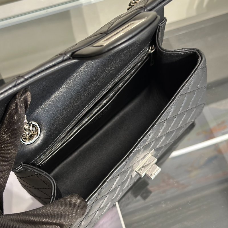 CHANEL 2.55經典口蓋包 20 - 黑銀-9