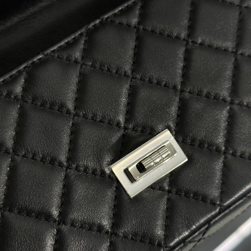 CHANEL 2.55經典口蓋包 20 - 黑銀-10