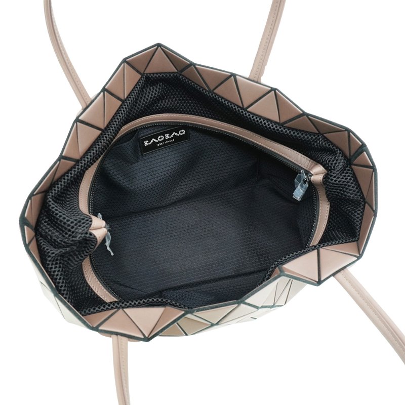 Issey Miyake 霧面幾何大型手提肩背包(深咖)-4