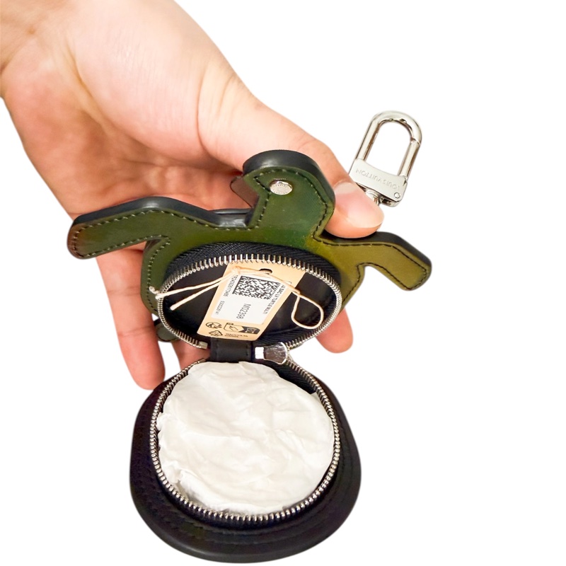 Louis Vuitton Lv 路易威登 Turtle Pouch 包包吊飾 耳機盒 鑰匙圈 Lv吊飾-4