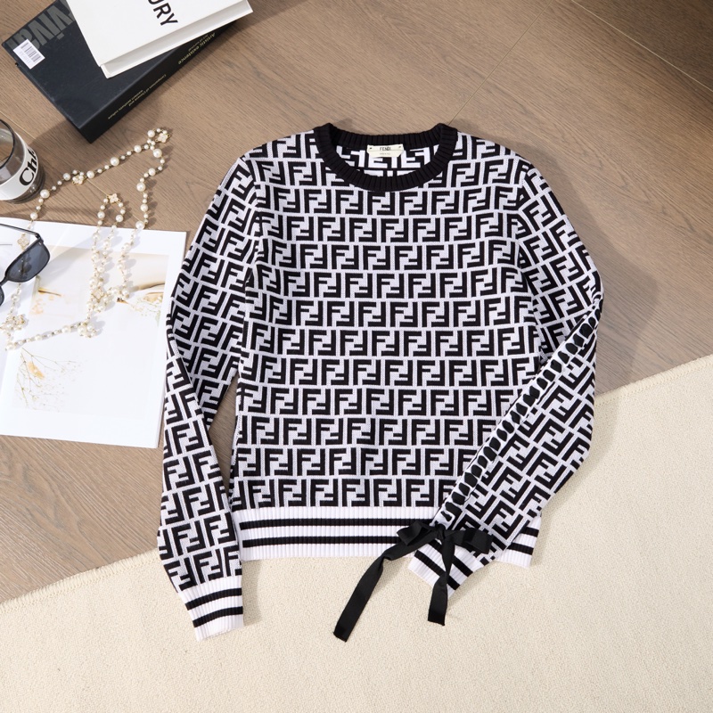 ❤️Fendi 黑白滿logo上衣 反季好價-0