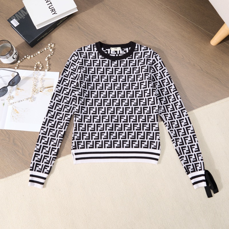 ❤️Fendi 黑白滿logo上衣-1