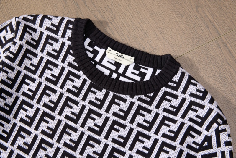 ❤️Fendi 黑白滿logo上衣-2