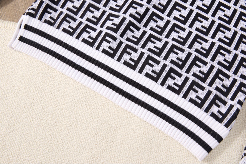 ❤️Fendi 黑白滿logo上衣-4