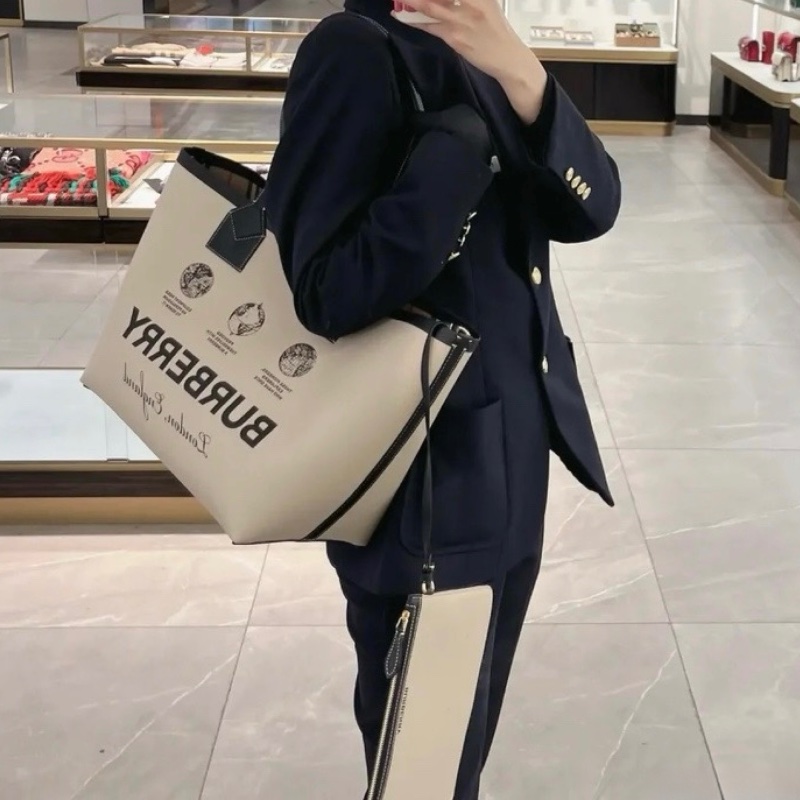 Burberry London tote-4