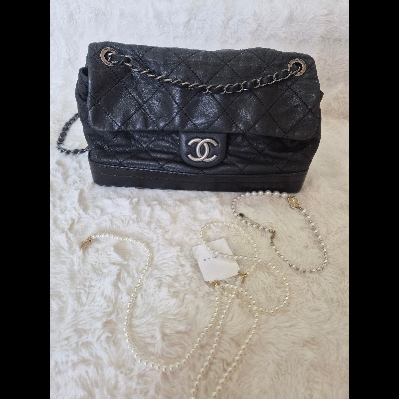 Chanel 黑銀牛皮硬底流浪機場包-0