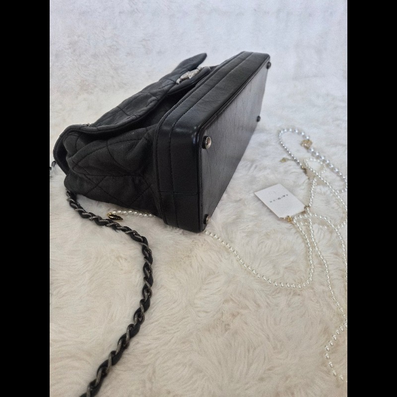 Chanel 黑銀牛皮硬底流浪機場包-2