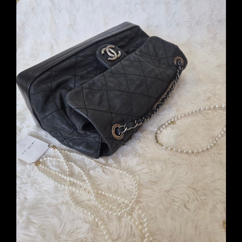 Chanel 黑銀牛皮硬底流浪機場包-7