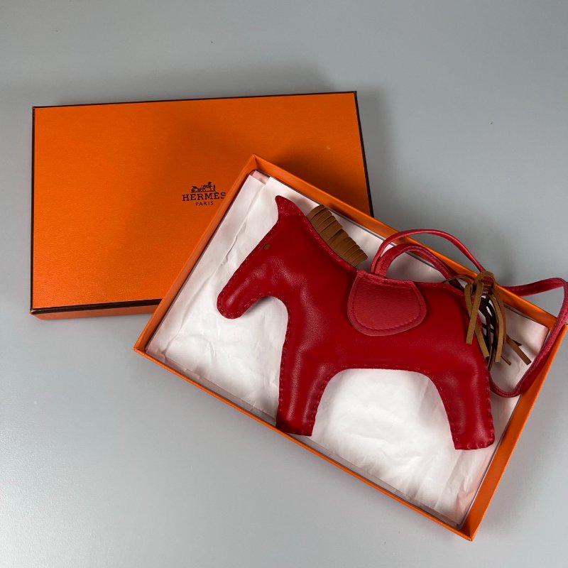 HERMES A刻 紅色Rodeo GM 小馬吊飾-1