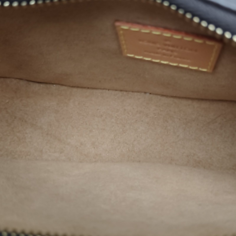 LOUIS VUITTON Loop豌豆包老花PVC金扣晶片-5