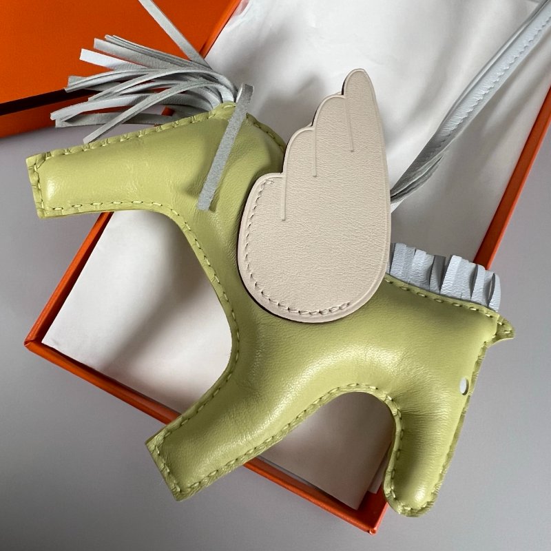 HERMES Z刻 蘋果綠飛馬吊飾-2