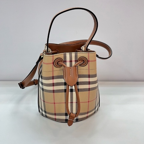 Burberry bucket 8100486 ( Beige )