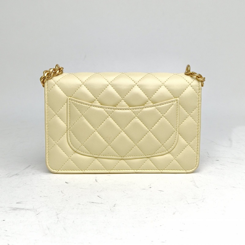 CHANEL 23SCFWOC黃色羊皮晶片開金扣山茶花調節扣肩帶-2