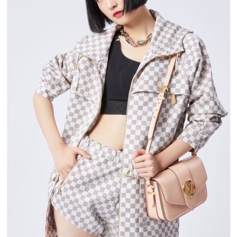 LV全皮Pont9郵差包 芯片款 粉色 金扣 牛皮23*15*7  95新 配件塵袋