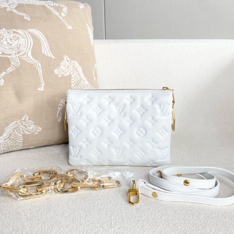 LV Coussin BB全皮壓紋枕頭包 芯片款 白色金扣 羊皮21*16*7  9新 配件肩帶 鏈條 塵袋-2