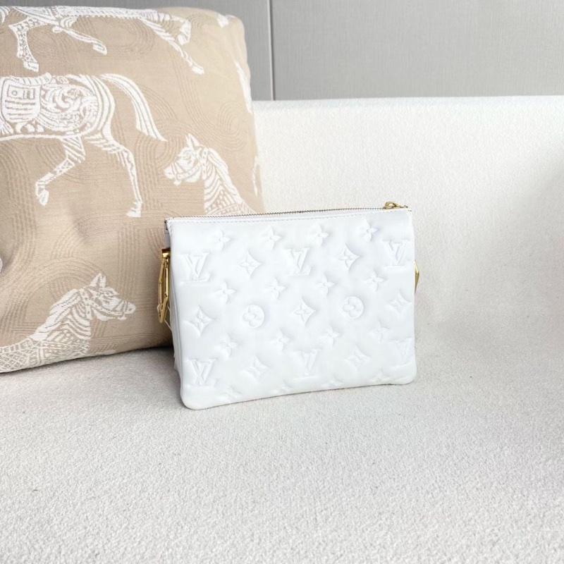 LV Coussin BB全皮壓紋枕頭包 芯片款 白色金扣 羊皮21*16*7  9新 配件肩帶 鏈條 塵袋-7