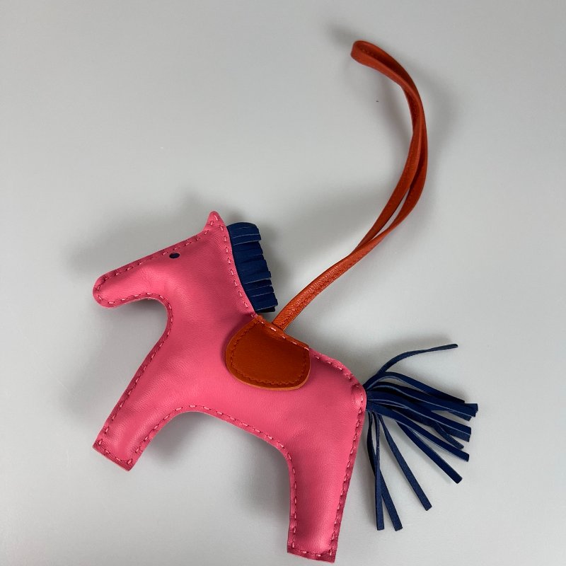 HERMES 粉色Rodeo PM 小馬吊飾-1