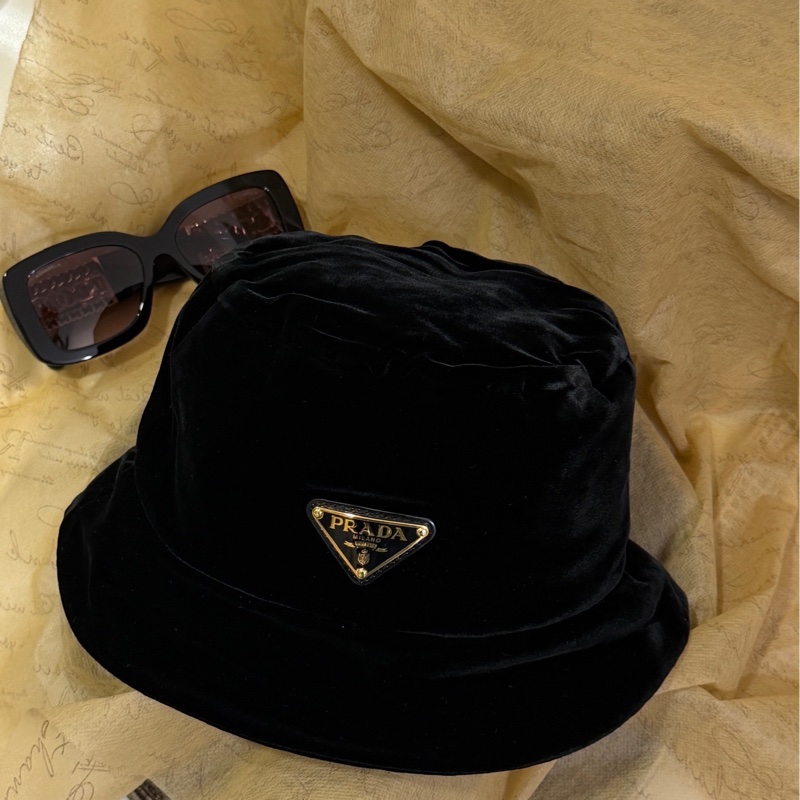 Prada漁夫帽-1