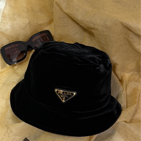 Prada漁夫帽