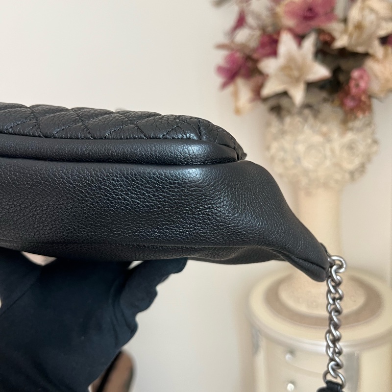 香奈兒 黑色荔枝牛皮復古銀胸口包腰包-12