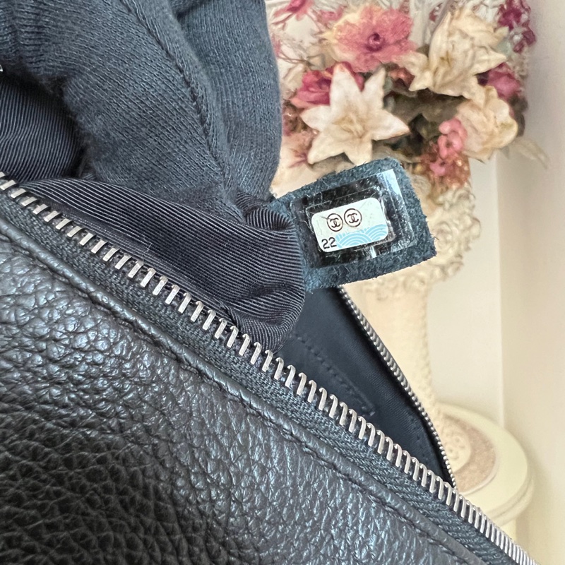 香奈兒 黑色荔枝牛皮復古銀胸口包腰包-15