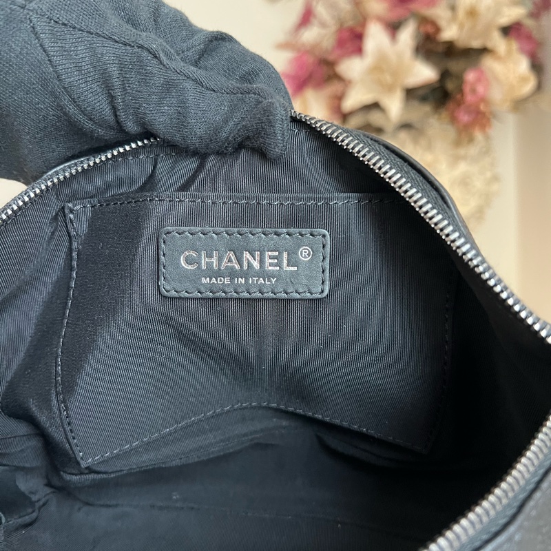 香奈兒 黑色荔枝牛皮復古銀胸口包腰包-16