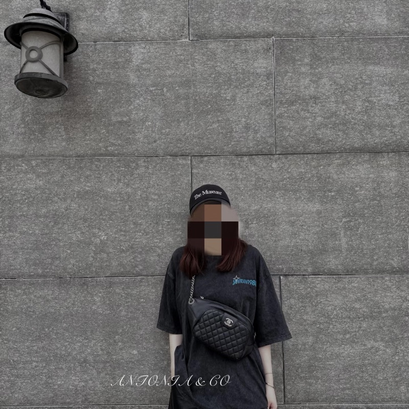 香奈兒 黑色荔枝牛皮復古銀胸口包腰包-23