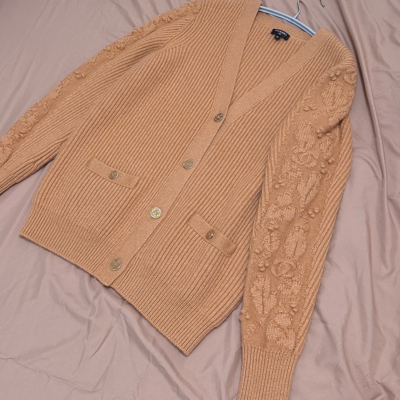 Chanel 香奈兒 21A浮雕袖子針織開襟衫 城堡系列-1