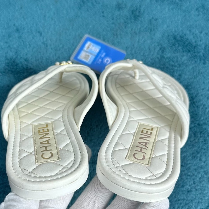 Chanel香奈儿 金色花瓣logo休閒人字拖 白色 尺碼：35碼 成色非常新-1