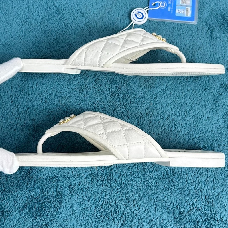 Chanel香奈儿 金色花瓣logo休閒人字拖 白色 尺碼：35碼 成色非常新-2