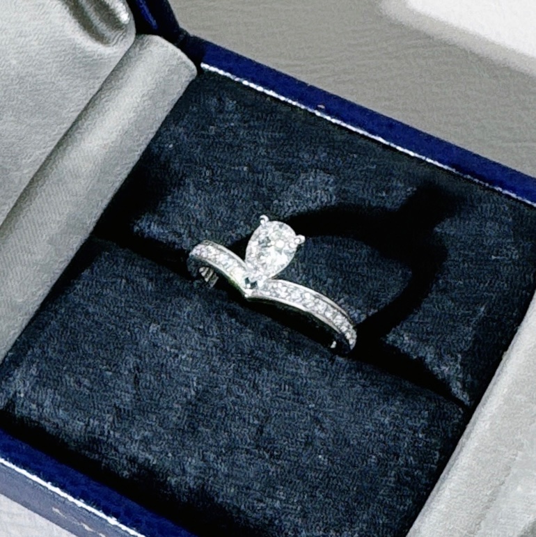 Chaumet尚美 Josephine 白鷺冠冕 V字型水滴鑽戒，50號-3