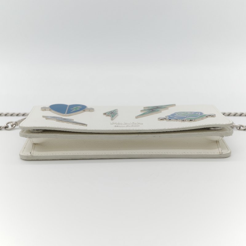 Prada 普拉達  Logo 拼接趣味圖案 經典白色 Saffiano 防刮牛皮 金屬可拆卸鍊帶 WOC 斜背長夾-7