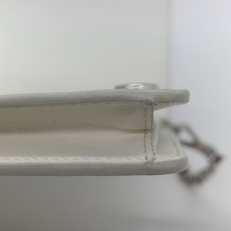 Prada 普拉達  Logo 拼接趣味圖案 經典白色 Saffiano 防刮牛皮 金屬可拆卸鍊帶 WOC 斜背長夾-19