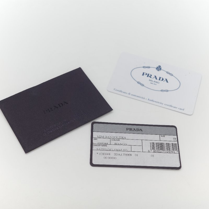 Prada 普拉達  Logo 拼接趣味圖案 經典白色 Saffiano 防刮牛皮 金屬可拆卸鍊帶 WOC 斜背長夾-30